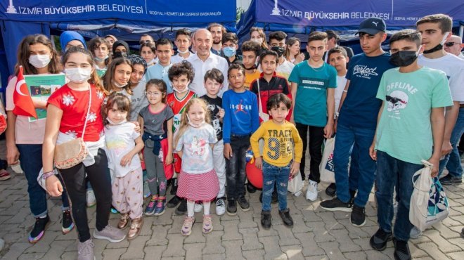 İzmirli minikler 23 Nisan'da eğlenceye doydu