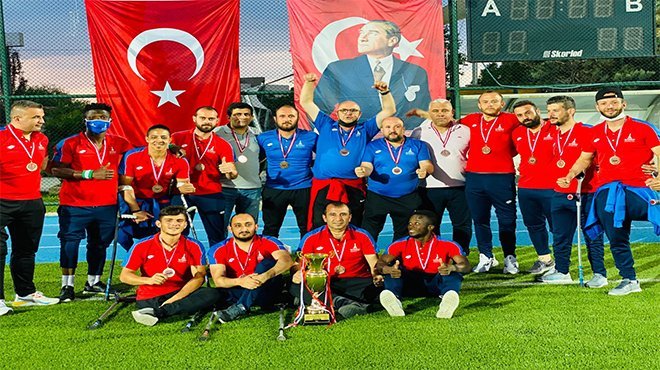 İzmirli sporculardan bir kupa daha