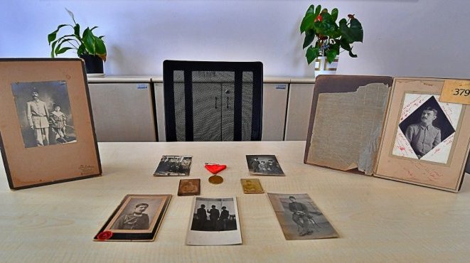 İzmirliler 100. Yıl Anı Evi için sandıkları açtı