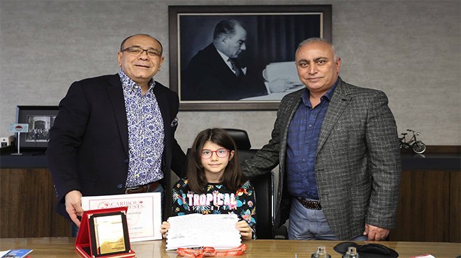 İZSİAD’dan Elanur'a eğitim hayatı boyunca burs