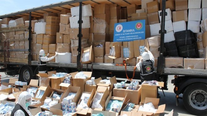 Kaçak tıbbi koruyucu malzemeler ele geçirildi