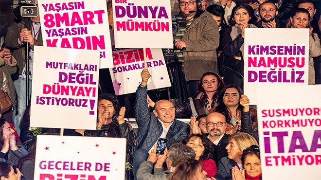 Kadınlar tarihi çarşıda fenerlerle yürüdü