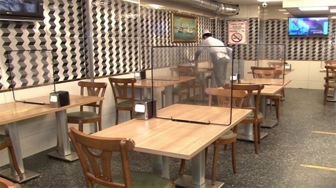 Kafe ve restoranlar müşterilerini almaya başladı