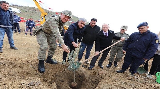 Kampanyanın İlk Fidanları Toprakla Buluştu