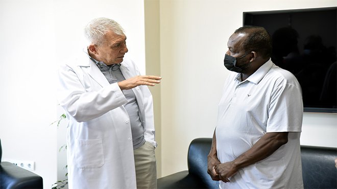 KANADA’DAN GELDİ, ŞİFAYI DEÜ HASTANESİNDE BULDU
