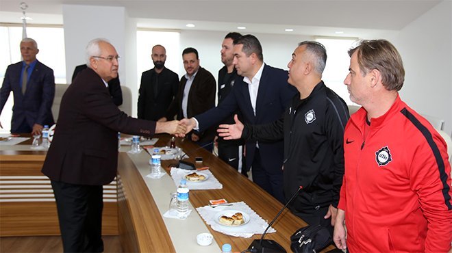 Karabağlar Belediyesi,  amatör spor kulüplerine desteğini sürdürüyor