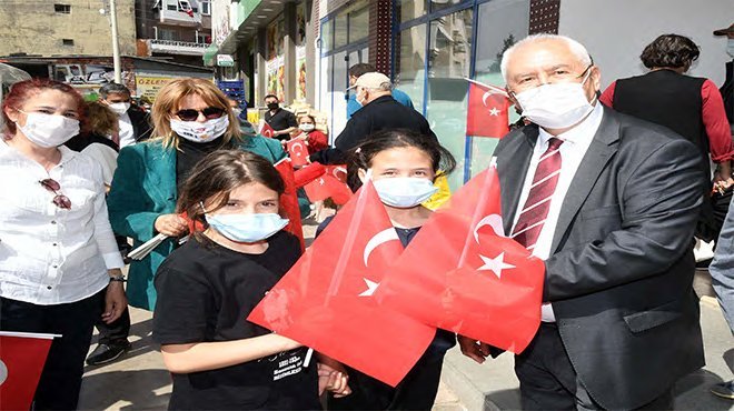 Karabağlar’da kısıtlamaya rağmen coşkulu 23 Nisan