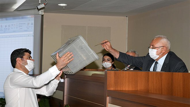 Karabağlar Meclisi’nin gündemi salgın!
