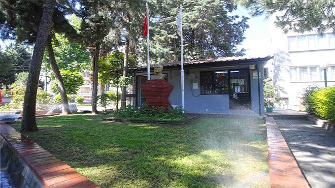 Karabağlar parklarına el değiyor