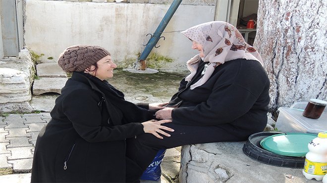 Karaburun Belediyesi’nden yaşlılara market hizmeti