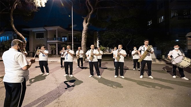 Karşıyaka Belediye Bandosu’ndan mahalle konserleri