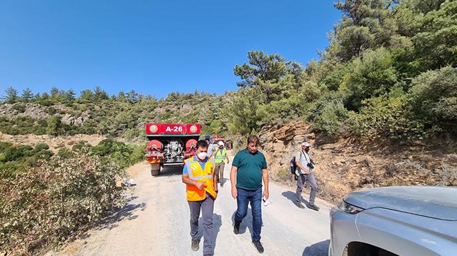 Karşıyaka Belediyesi dayanışma için yangın bölgesinde 