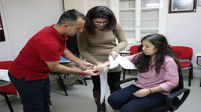 Karşıyaka Belediyesi’nden ilkyardım kursları