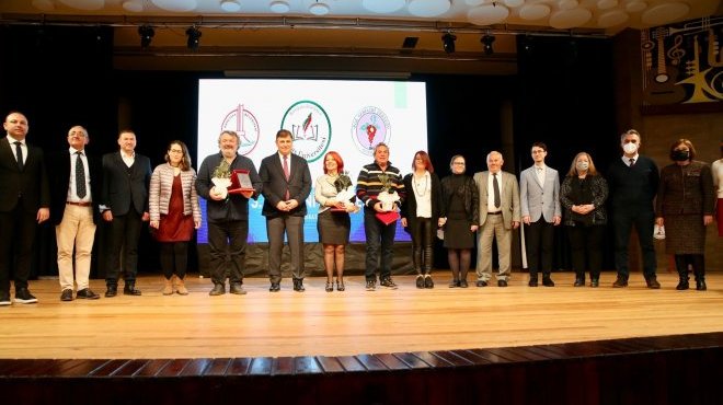 Karşıyaka'da 3. Yaş Üniversitesi yola çıktı