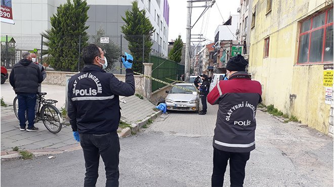 Karşıyaka'da kaldırımda bir kişinin cansız bedeni bulundu