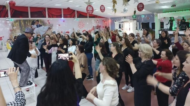 Karşıyakalı kadınlar eğlenceye doydu