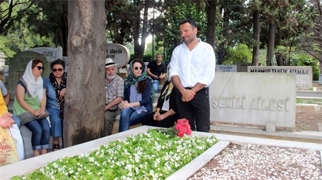 Kemal Sunal Mezari Basinda Anildi