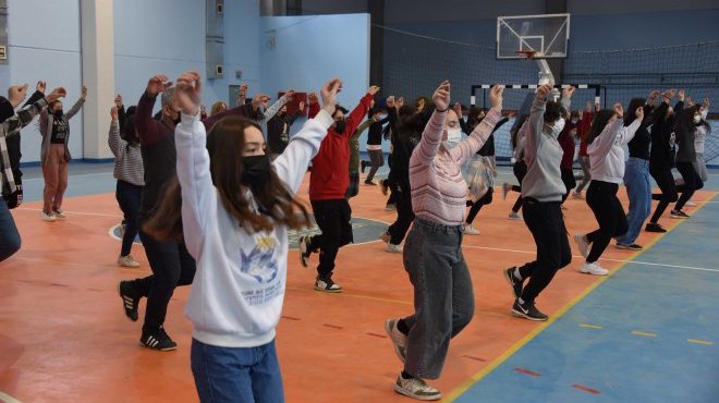 Kemalpaşa Halk Dansları Topluluğu 23 Nisan’a hazırlanıyor