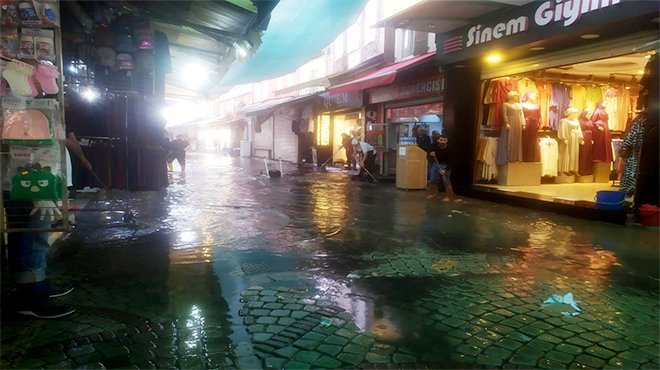 Kemeraltı Çarşısı Bu Görüntüleri Haketmiyor