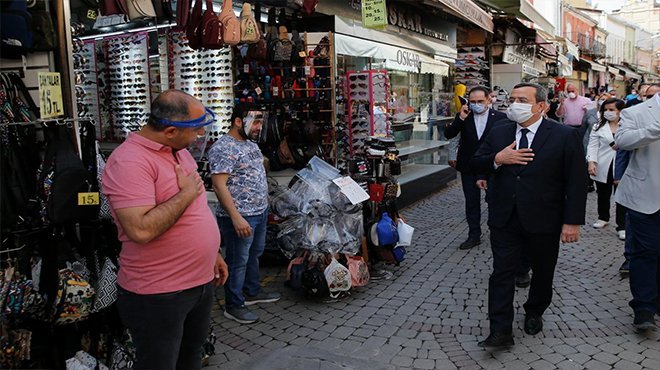 Kemeraltı Çarşısı ve berber esnafı kepenklerini açtı