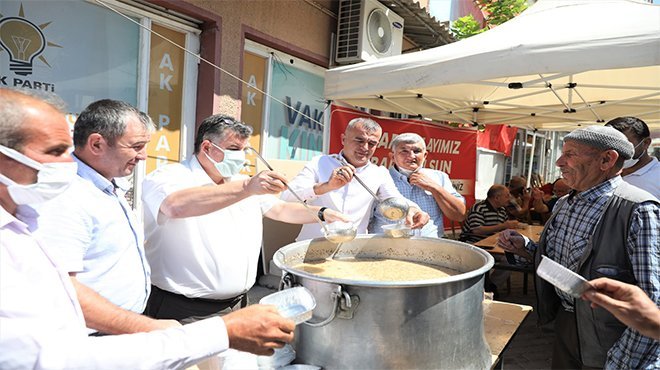 Kınıkta, Cumhur İttifakının'nın düzenlediği aşure hayrı büyük ilgi gördü