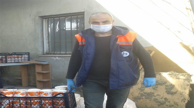 Kiraz Belediyesi, günde 200  aileye sıcak yemek, bin 500 aileye de gıda yardımı yaptı