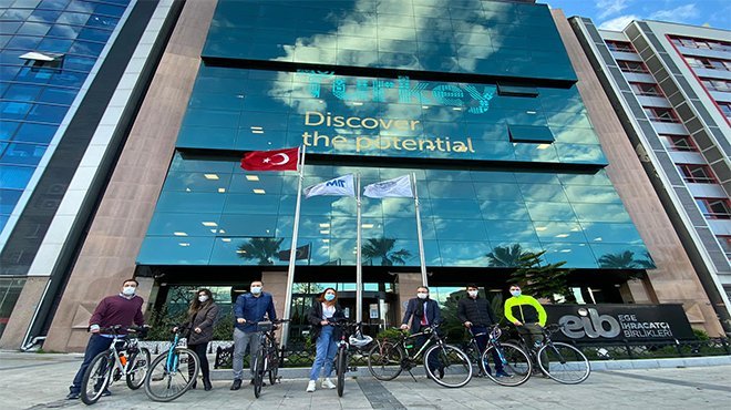 Kışın İşe Bisikletle Gitme Gününde bir pedalda EİB çalışanlarından