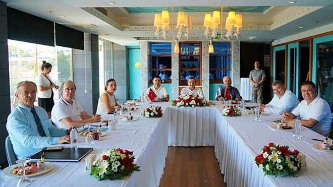 KIYI EGE BELEDİYE BAŞKANLARI MAAŞLARINI DEPREMZEDELERE BAĞIŞLADI