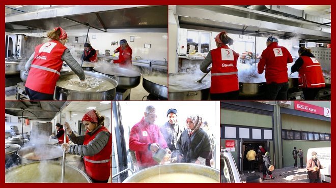 KIZILAY AFETZEDELERE SICAK YEMEK ULAŞTIRMAYA DEVAM EDİYOR