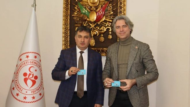 Kızılay’dan başarılı sporculara destek