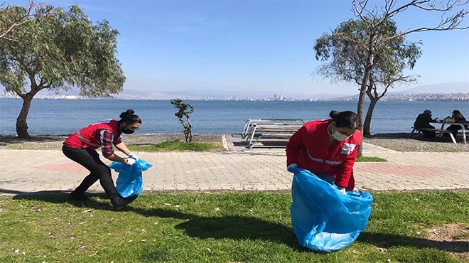 KIZILAY GÖNÜLLÜLERİNDEN ÇEVRE TEMİZLİĞİ