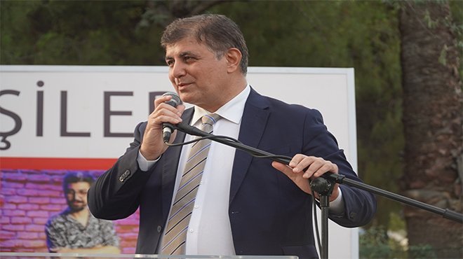 Komedyenler halk ile bütünleşti