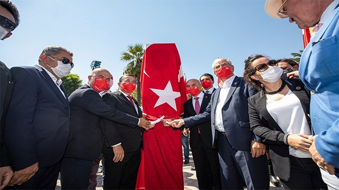 Konak Atatürk Meydanı'na özel tasarım 