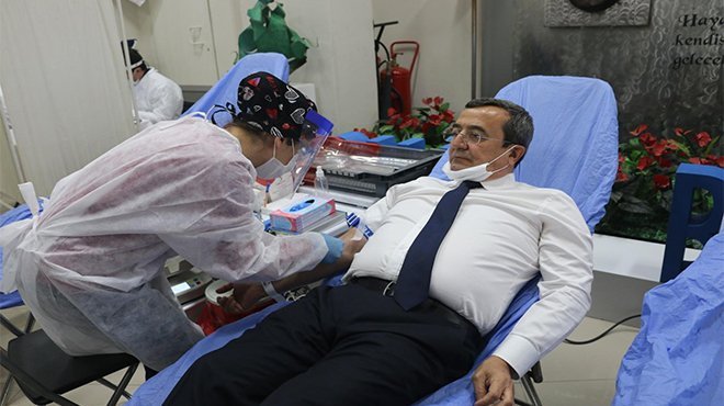 Konak Belediyesi’nden Kızılay’a destek