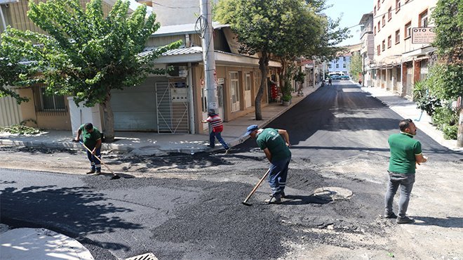 Konak’ın sokaklarına 7 ayda 3 bin 800 ton asfalt