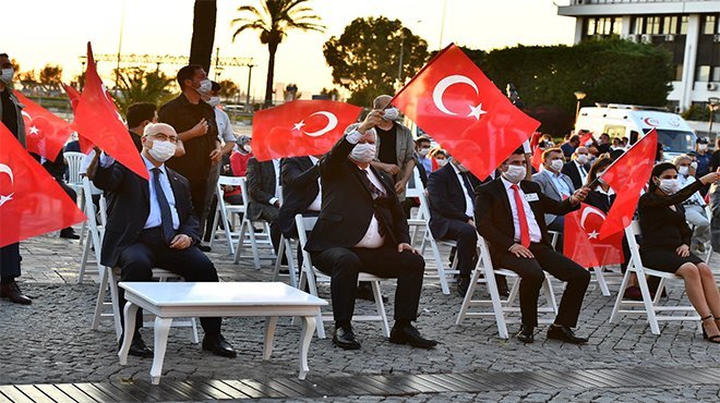 Konak Meydanı’nda 15 Temmuz anması 