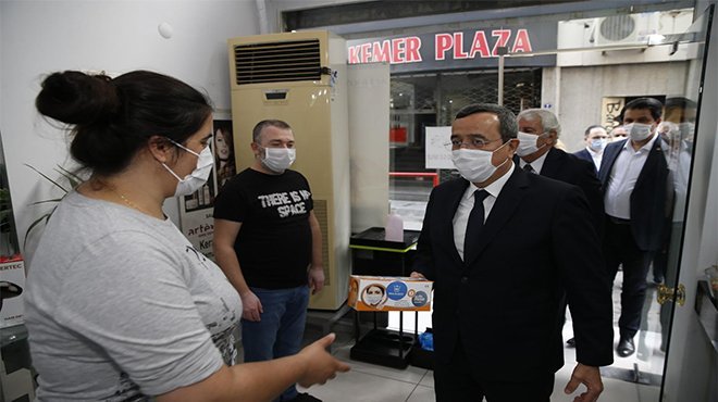 Konak’ta berber ve kuaförlere dezenfektasyon hizmeti!