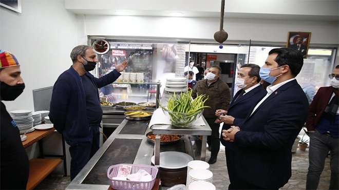 KONAK’TA ESNAF ‘ENTÜBE’, ‘OKSİJEN’ CHP