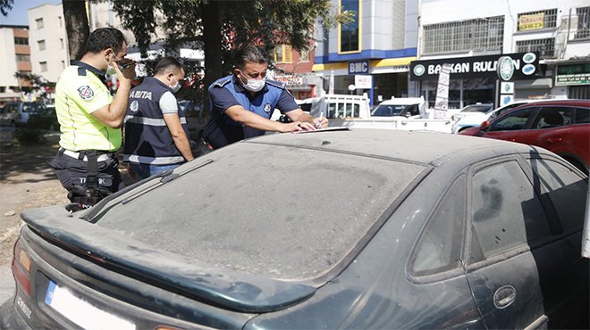 Konak’ta hurda araç operasyonu