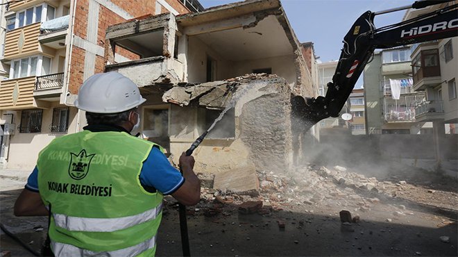 Konak’ta tehlike saçan binalara geçit yok