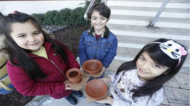 Konaklı miniklerden  sanat eseri çömlekler