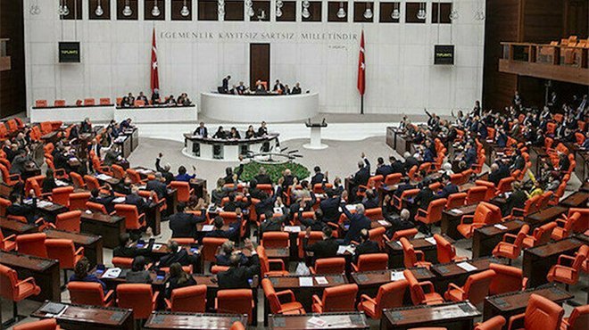 Koronavirüs için ekonomik kanun teklifi yasalaştı