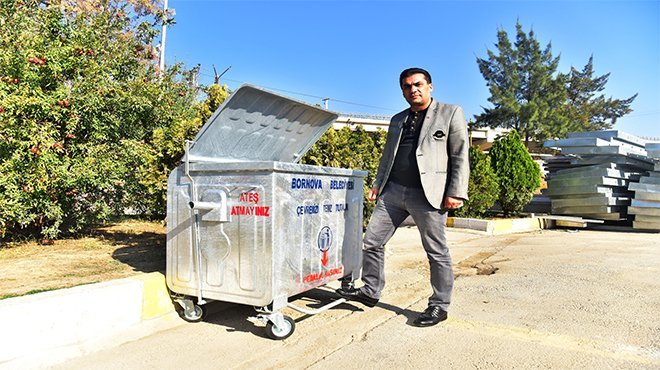 Koronavirüse karşı pedallı konteyner 