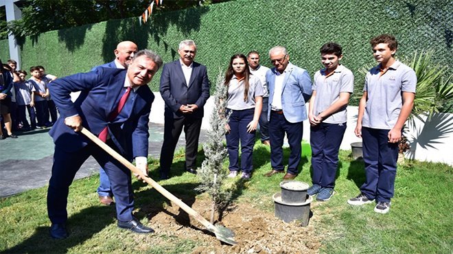 Kürekti heykel oldu