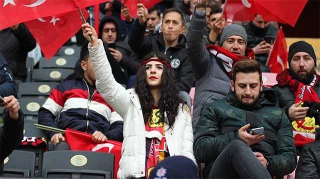 Maçlar Nisan sonuna kadar seyircisiz oynanacak!