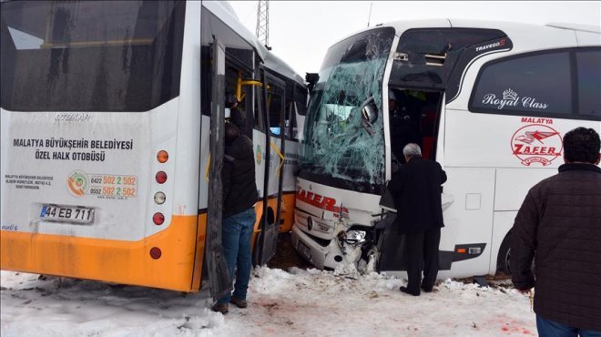 Malatya'da iki otobüs çarpıştı: 18 yaralı