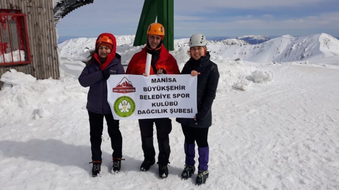 Manisa BBSK Flaması Bozdağ zirvesinde dalgalandı