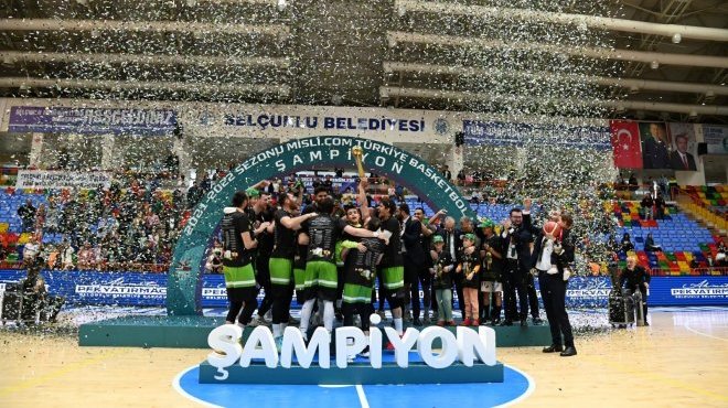 Manisa'nın dev adamları şampiyonluk kupasına Konya'da kavuştu