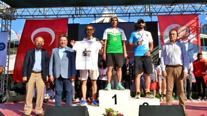 Manisalı şampiyon atlet İzmir'de de zirvede