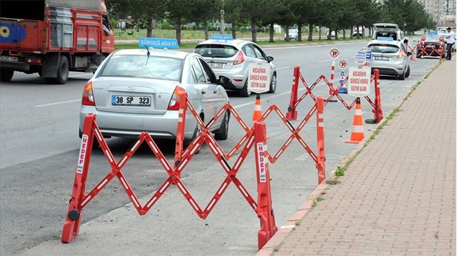 MEB sürücü sınavlarını erteledi!